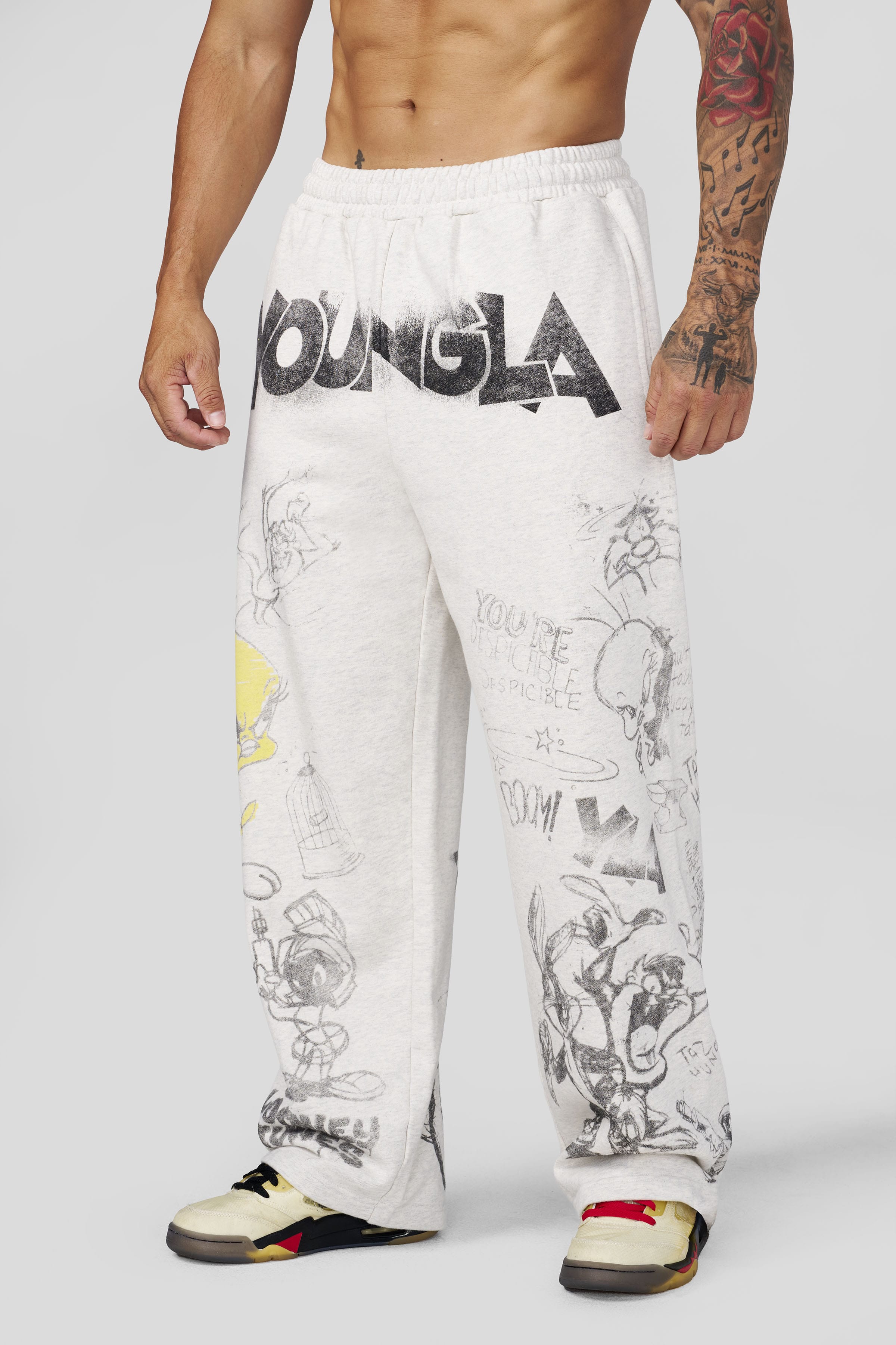 Young La 2183 - Looney Tunes Squad Sweats 'Allover Sketch'