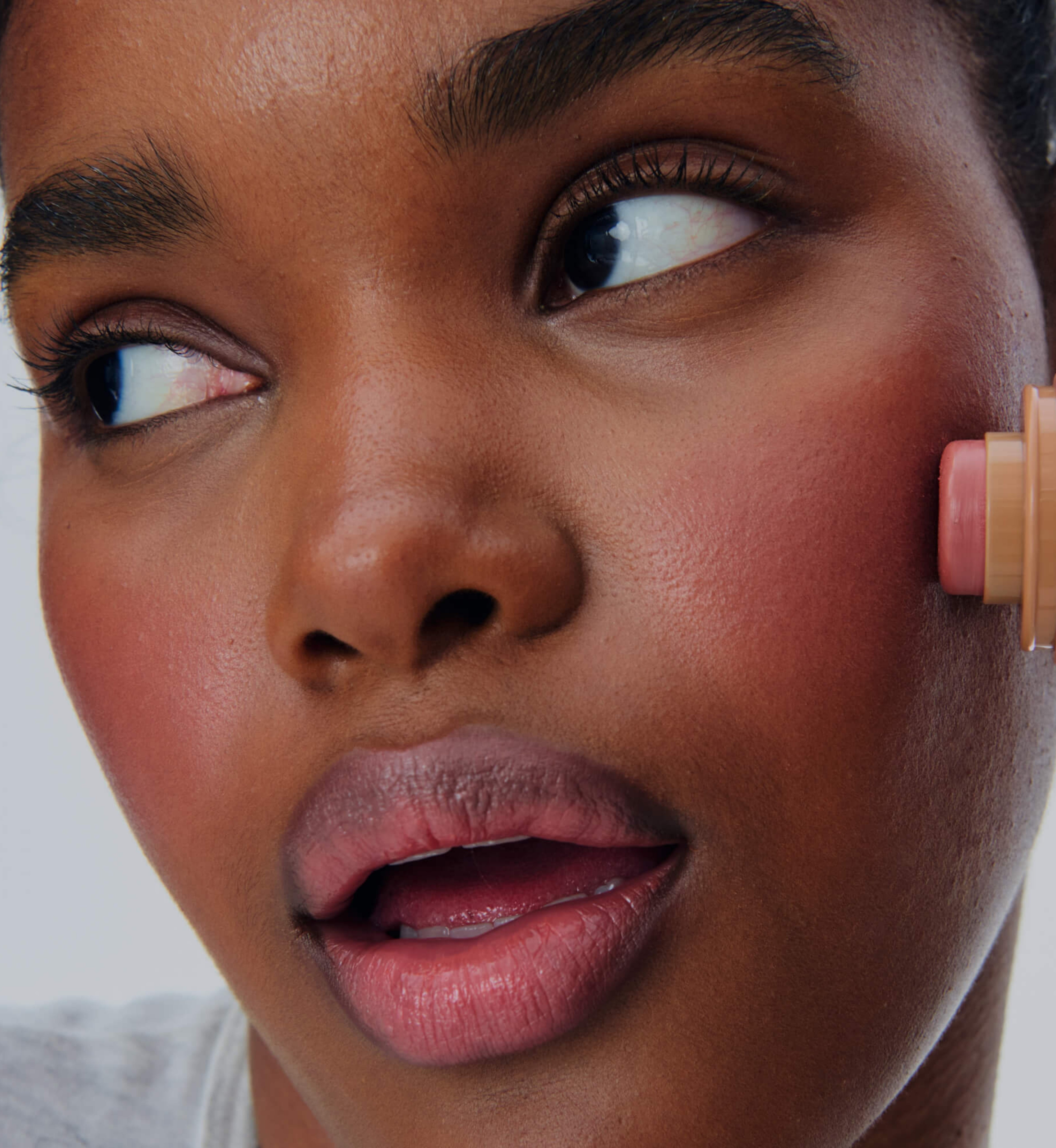 Rhode pocket blush 'freckle - neutral peach'