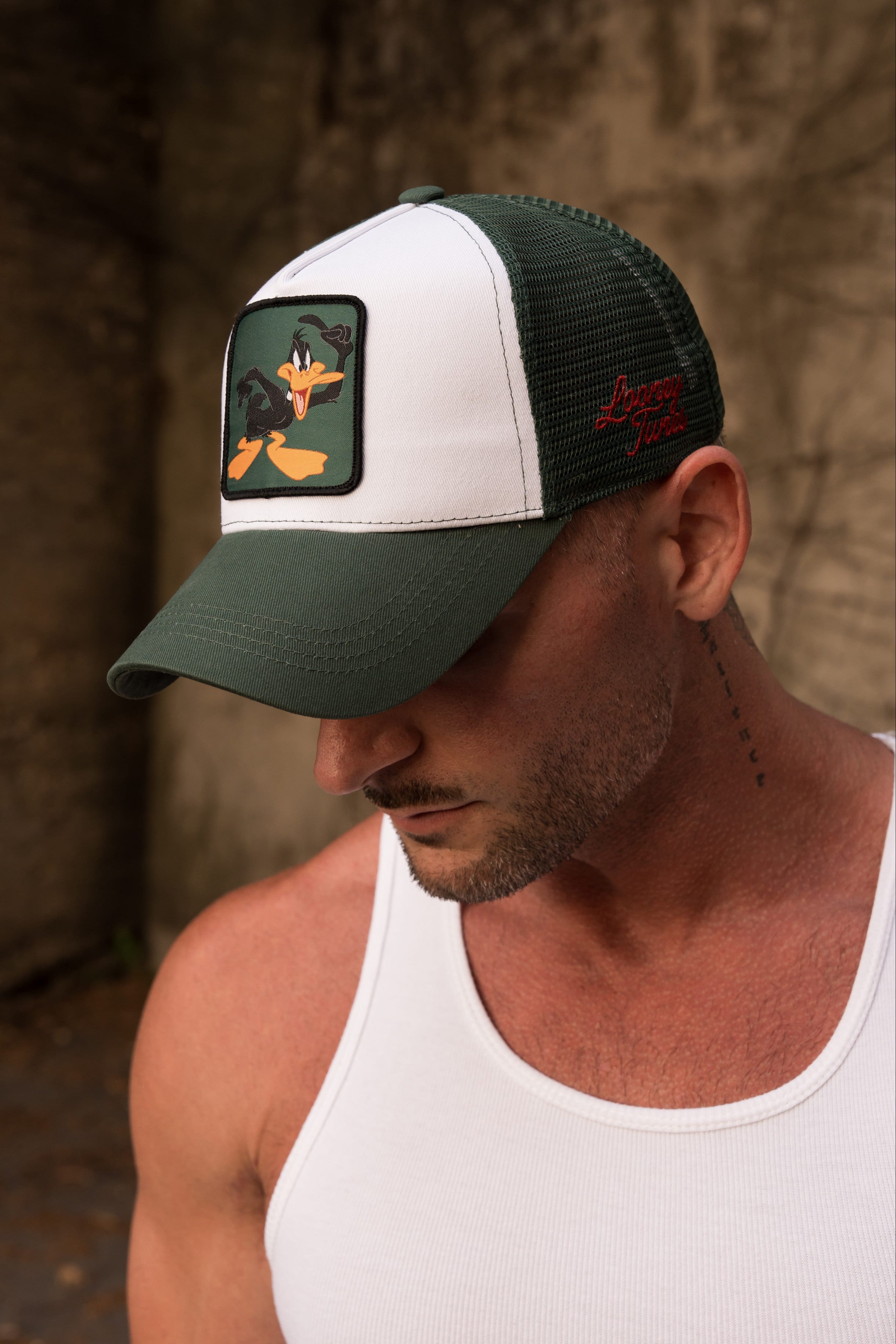 YoungLA 9135 - Looney Tunes Patch Trucker Hats 'Daffy H'