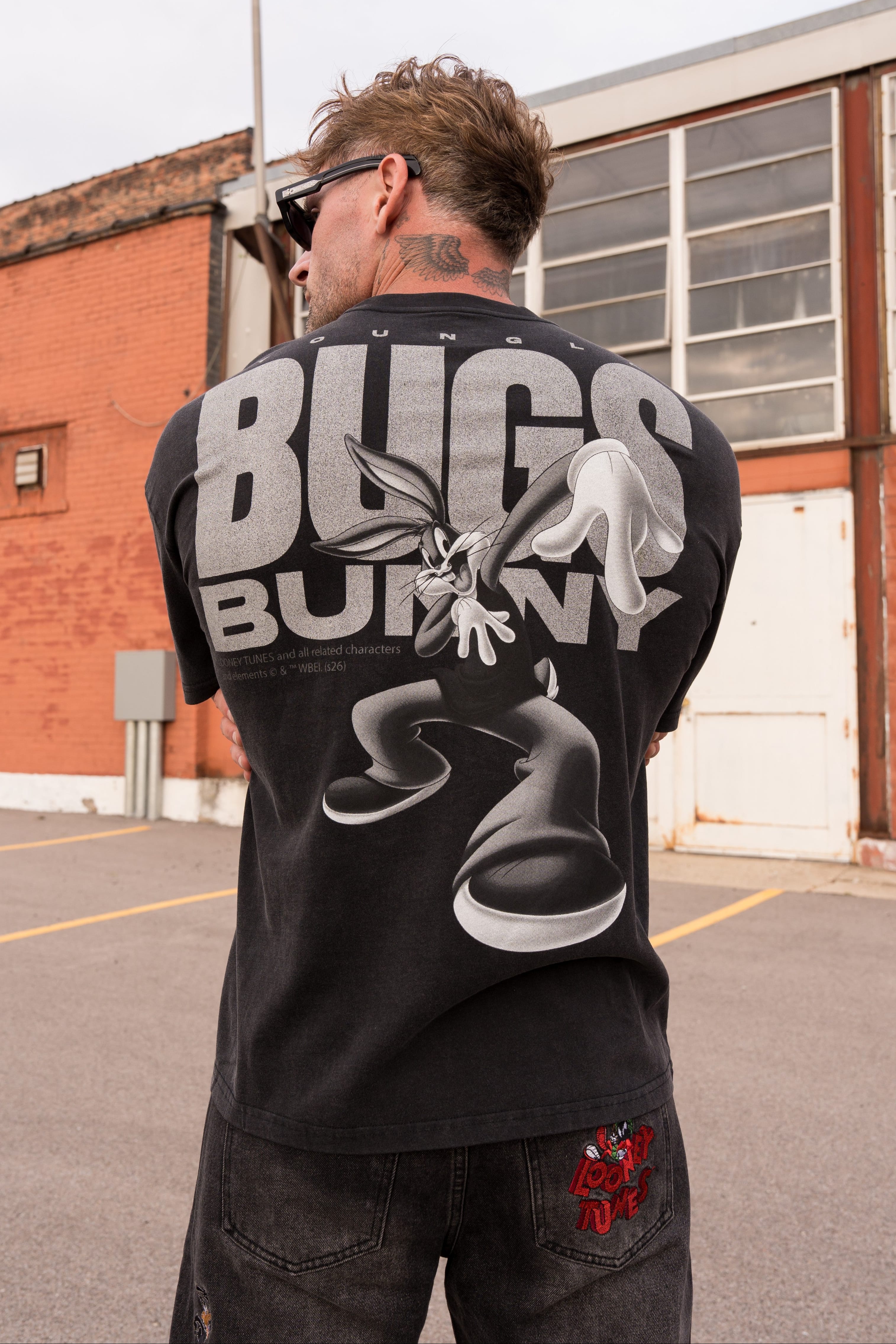 Young La 4291 - Looney Tunes Vintage Tees 'Bugs Breakdance'