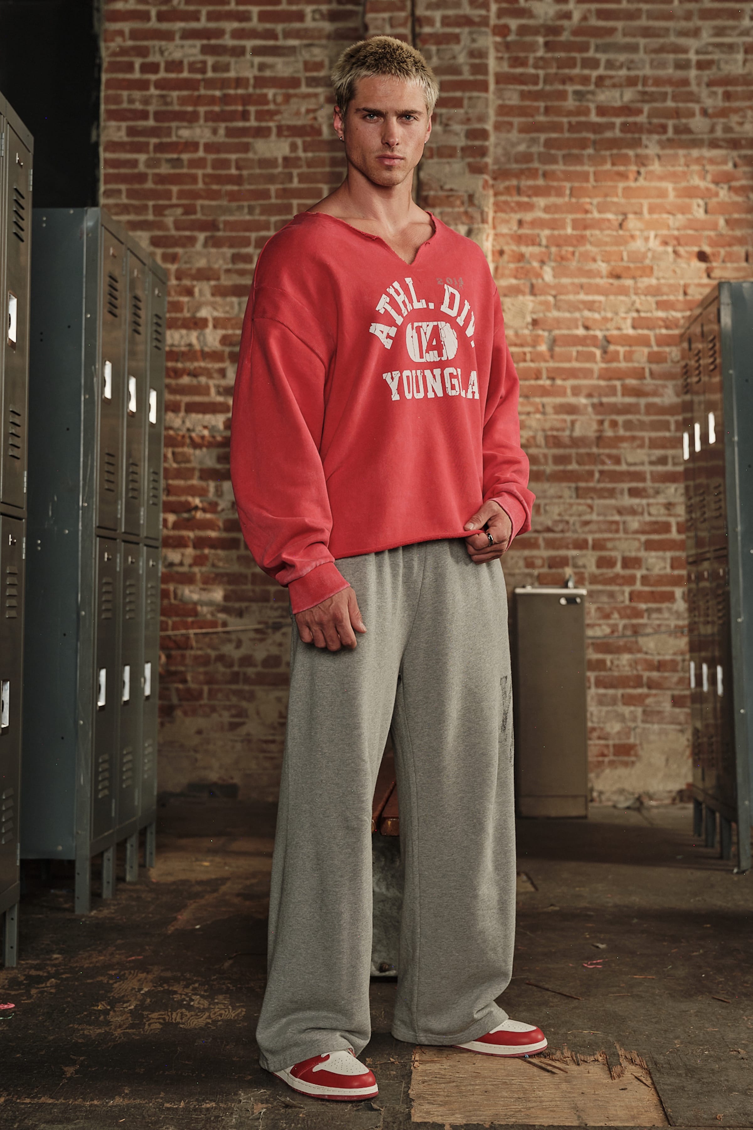 YoungLA 8098 - Golden Era Pump Cover Crewneck 'Red Wash'