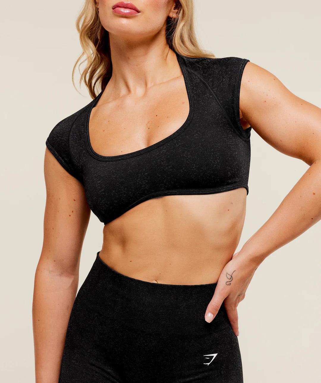 Gymshark Adapt Fleck x Whitney Short Sleeve Crop Top - Black