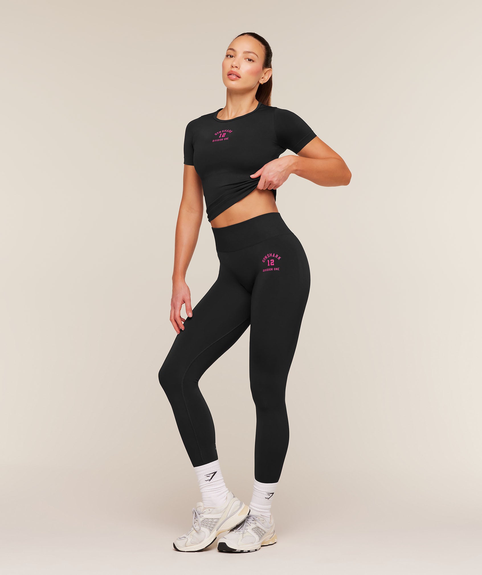 Gymshark Everyday Seamless Graphic Short Sleeve Top 'Black'