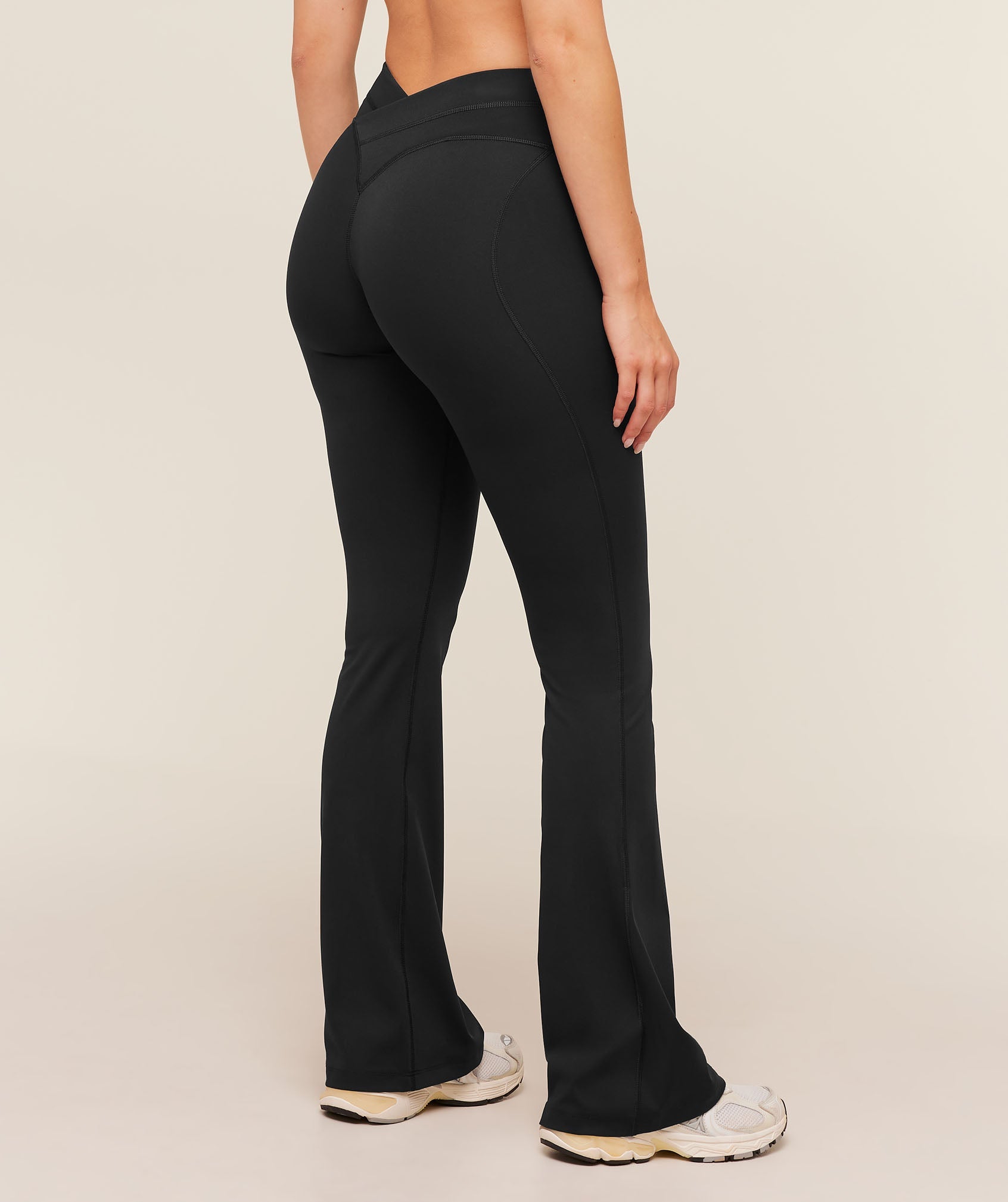 Gymshark Crossover Back Flared Leggings 'Black'