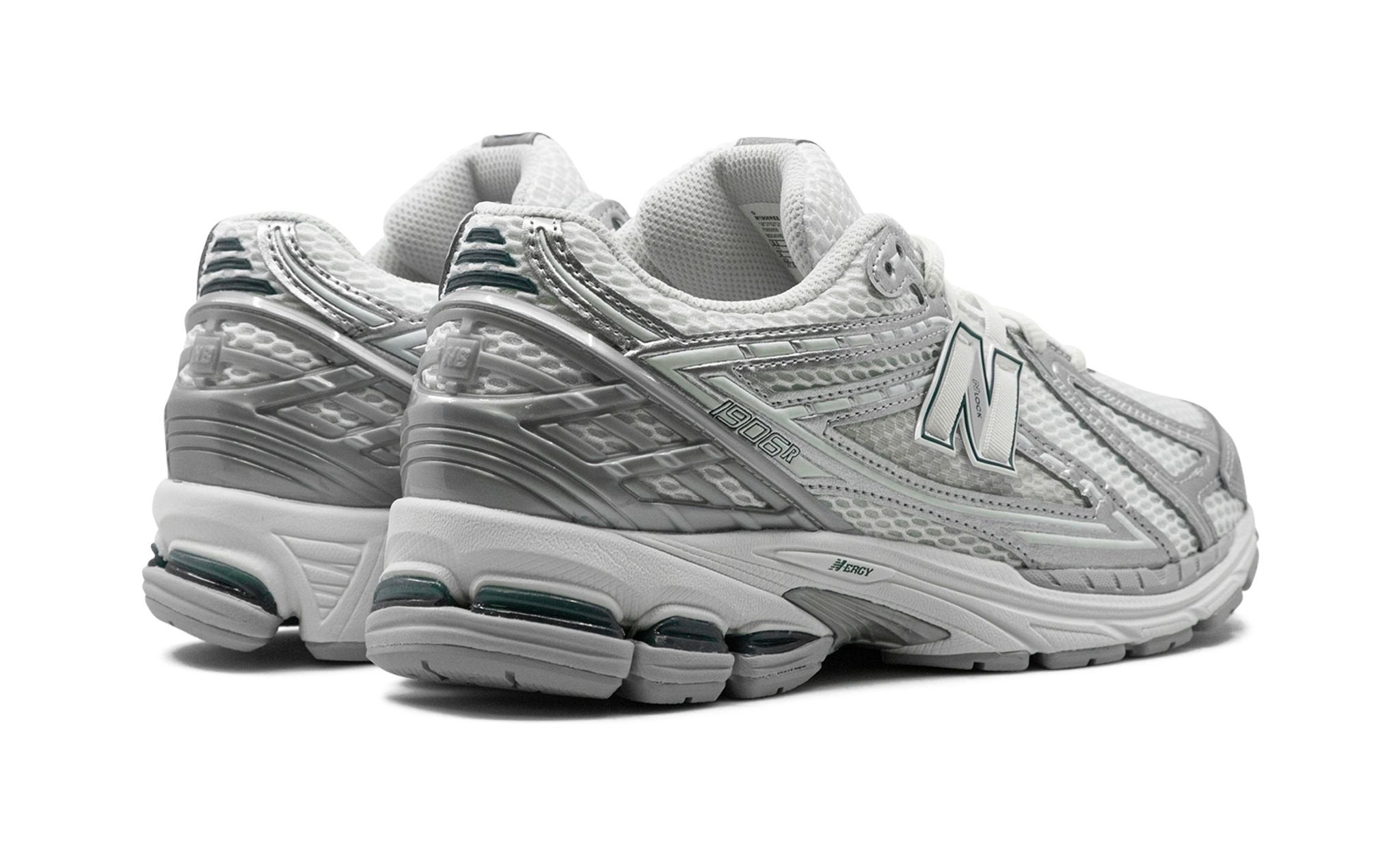 1906R 'Silver Metallic Cream'