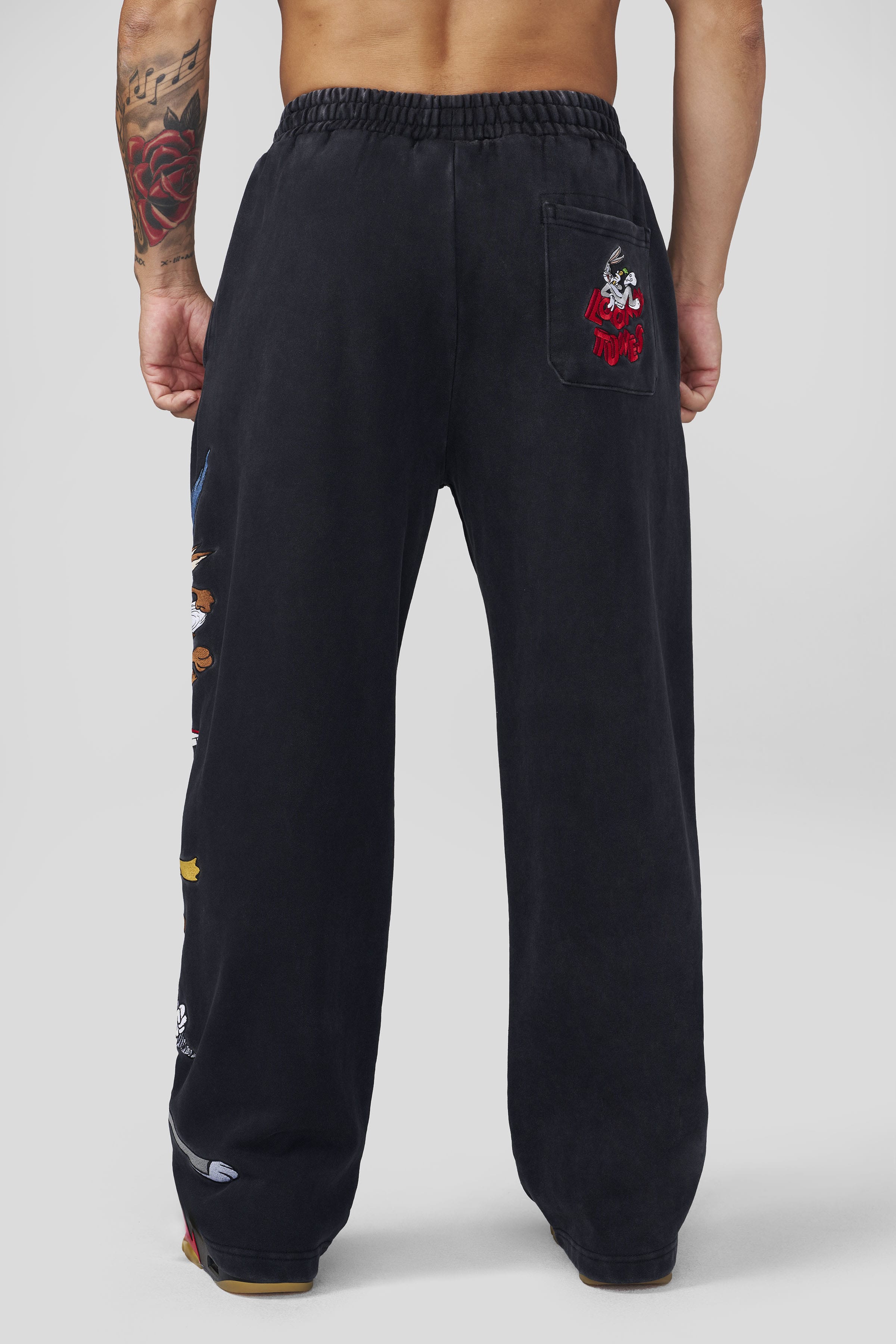 Young La 2183 - Looney Tunes Squad Sweats 'The Crew'