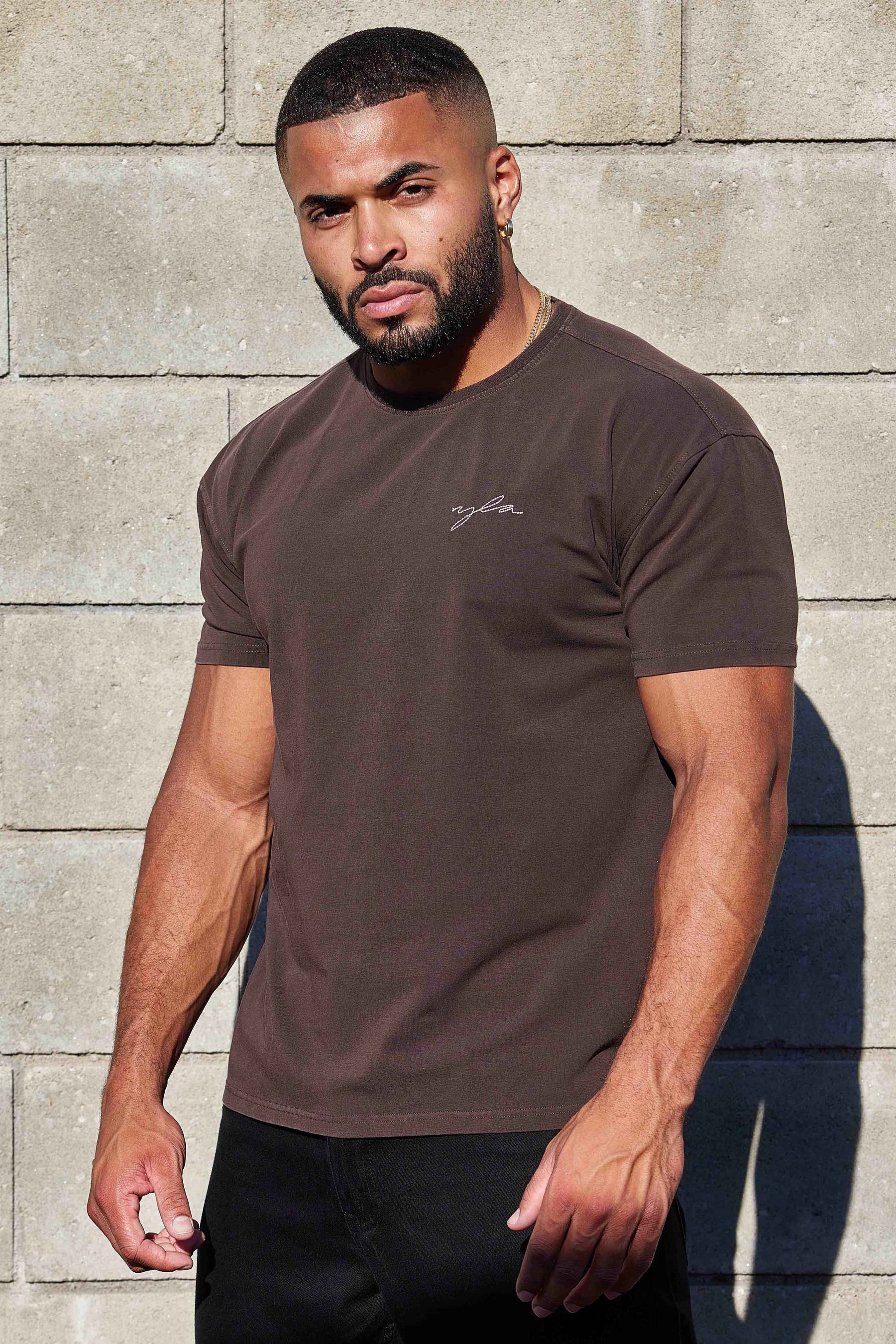 Young La 466 Tailored Tees 'Chocolate'