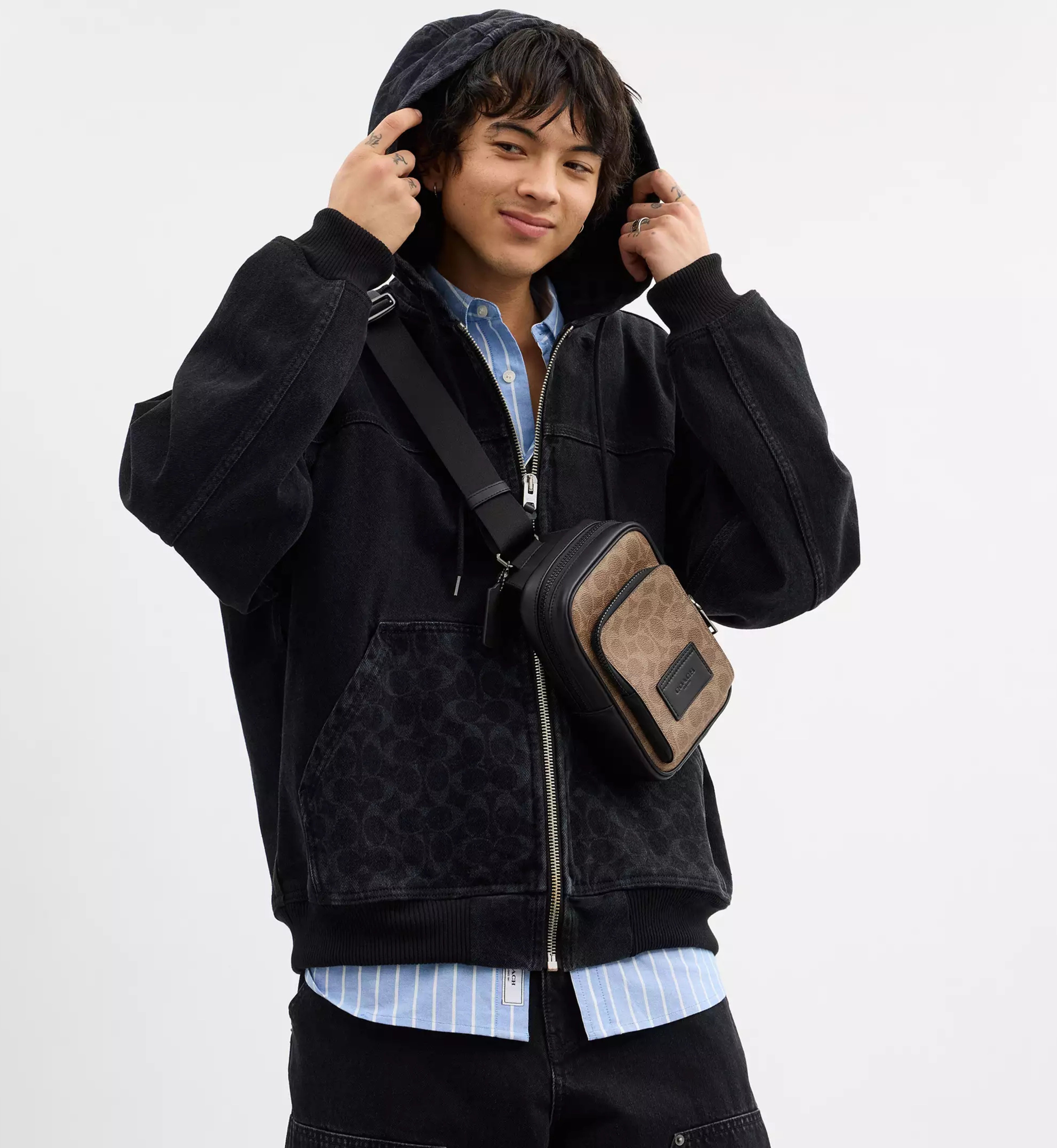 Coach Racer Sling Pack In Signature Canvas 'Signature Canvas Gunmetal Tan Black'