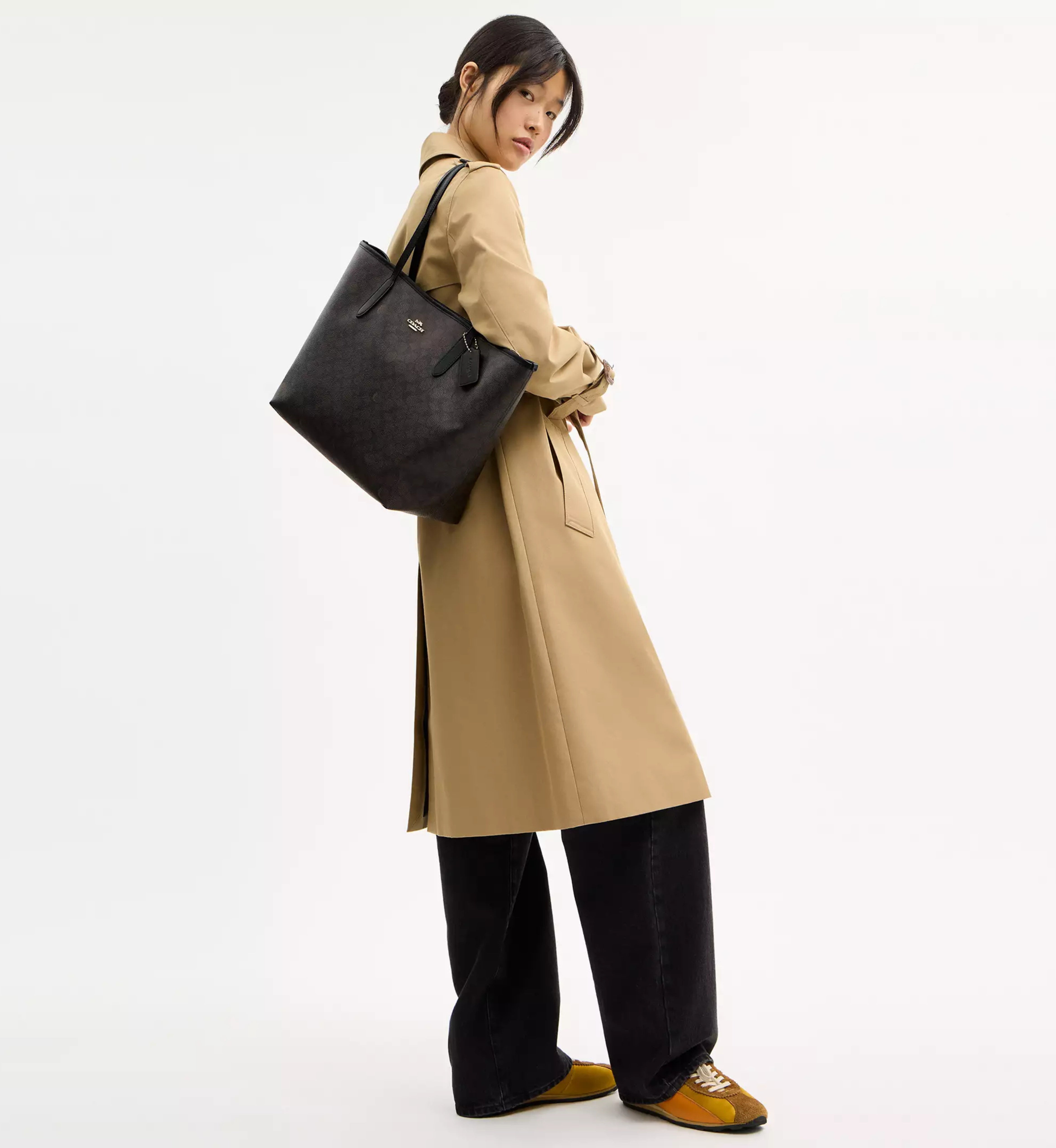 Coach City Tote Bag In Signature Canvas 'Signature Canvas Gold Walnut Black'