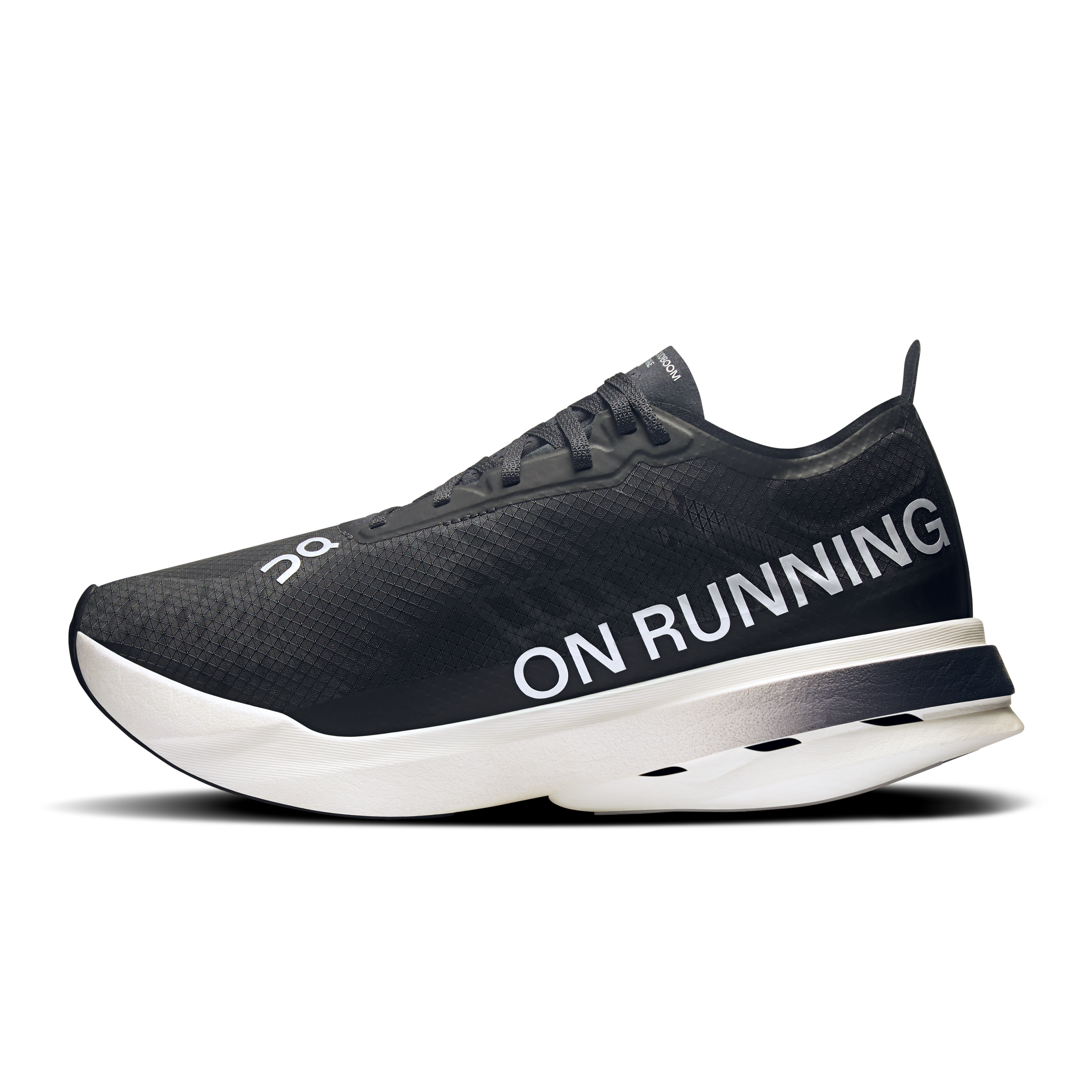Cloudboom Strike W Black | White