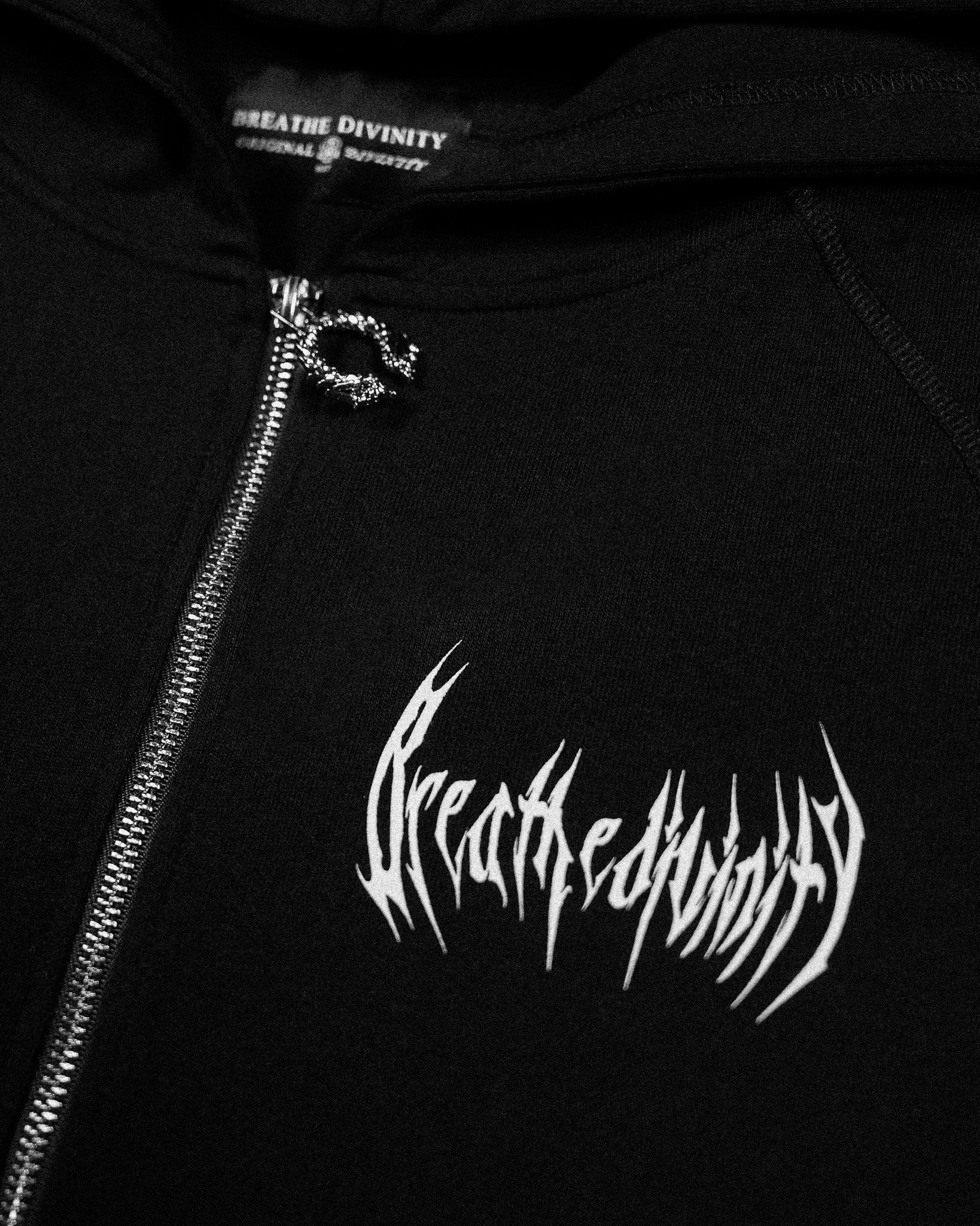 Breathe Divinity Venom Cutoff Zip-up Hoodie [VOID BLACK]