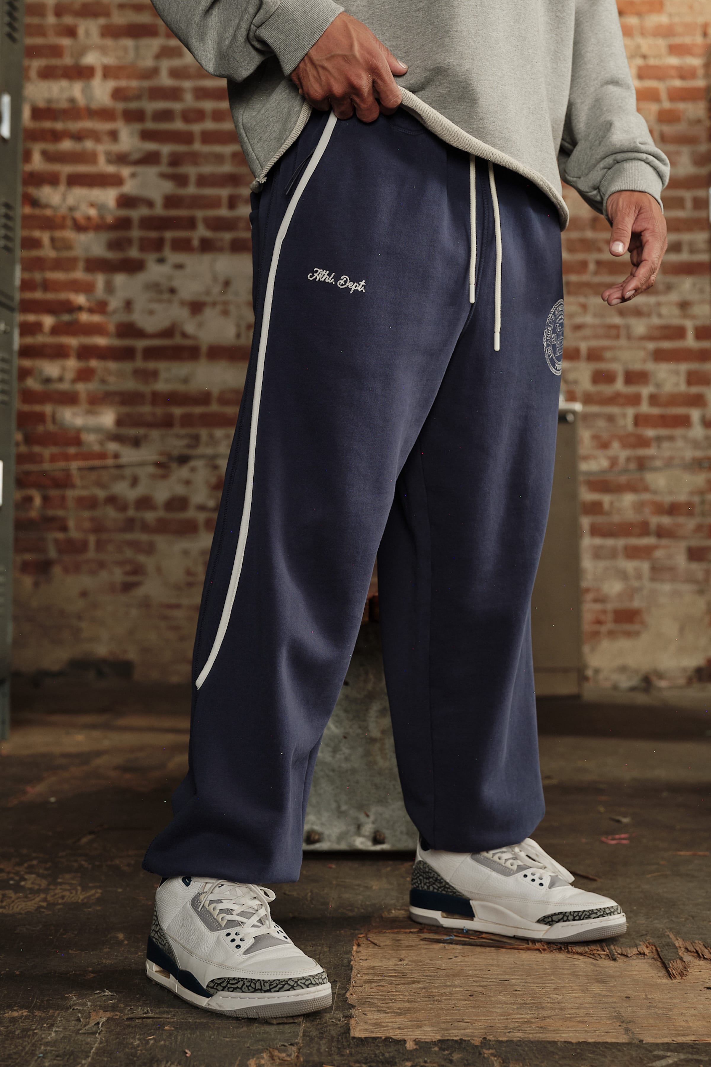 YoungLA 2176 - Golden Era Piping Joggers 'Navy Wash'