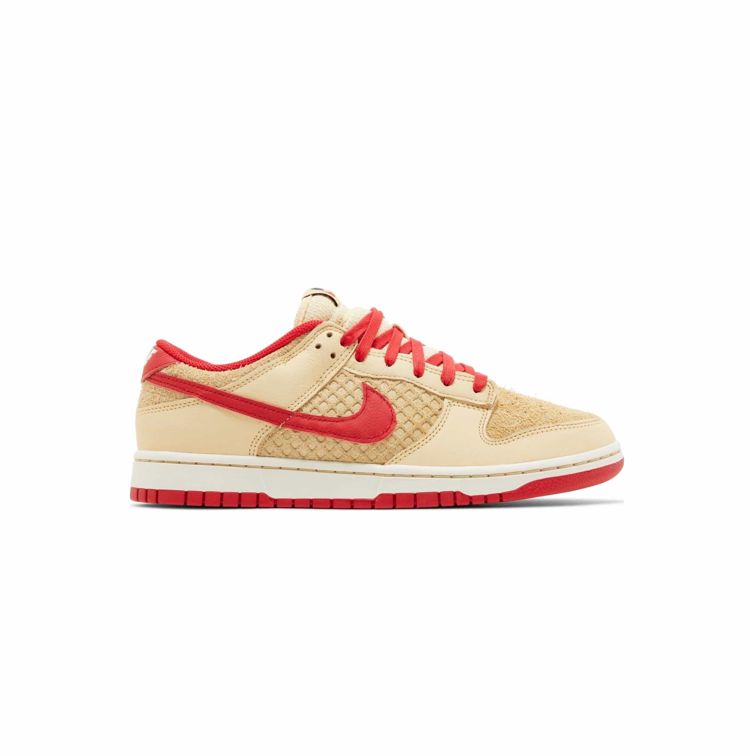 Dunk Low 'Strawberry Waffle' - Sneakflyy