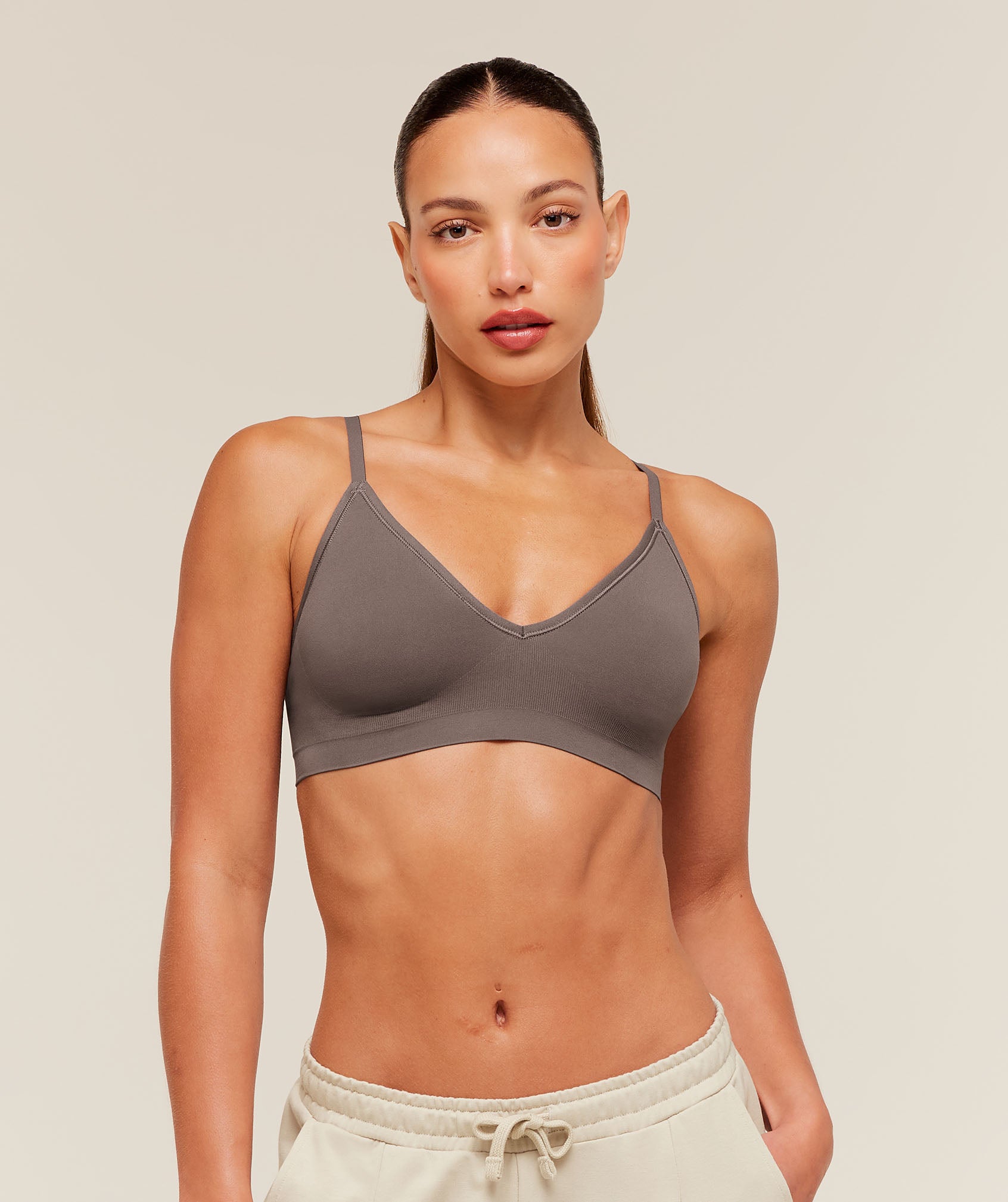 Gymshark FeatherForm V-Neck Bralette 'Cool Brown'