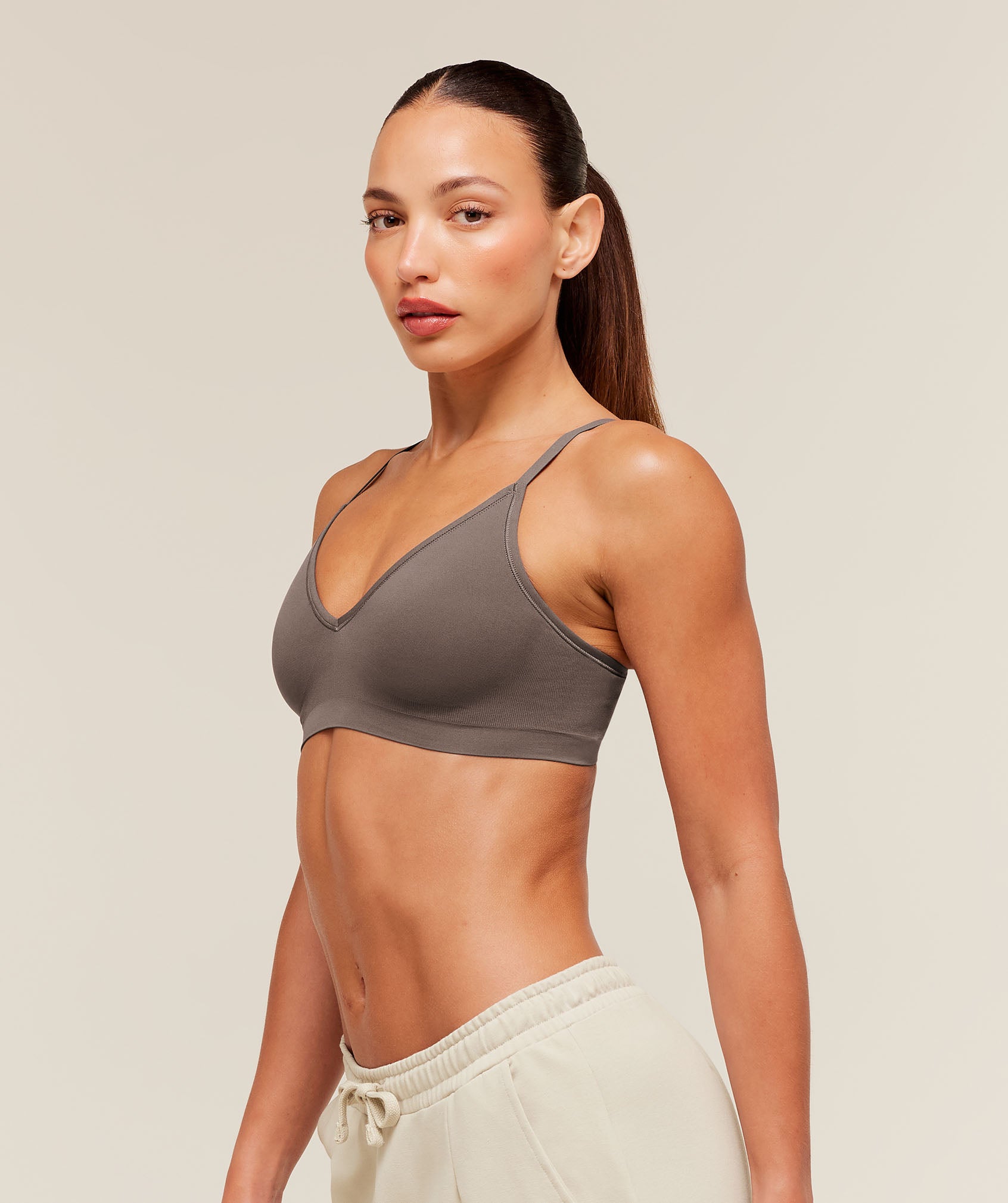 Gymshark FeatherForm V-Neck Bralette 'Cool Brown'