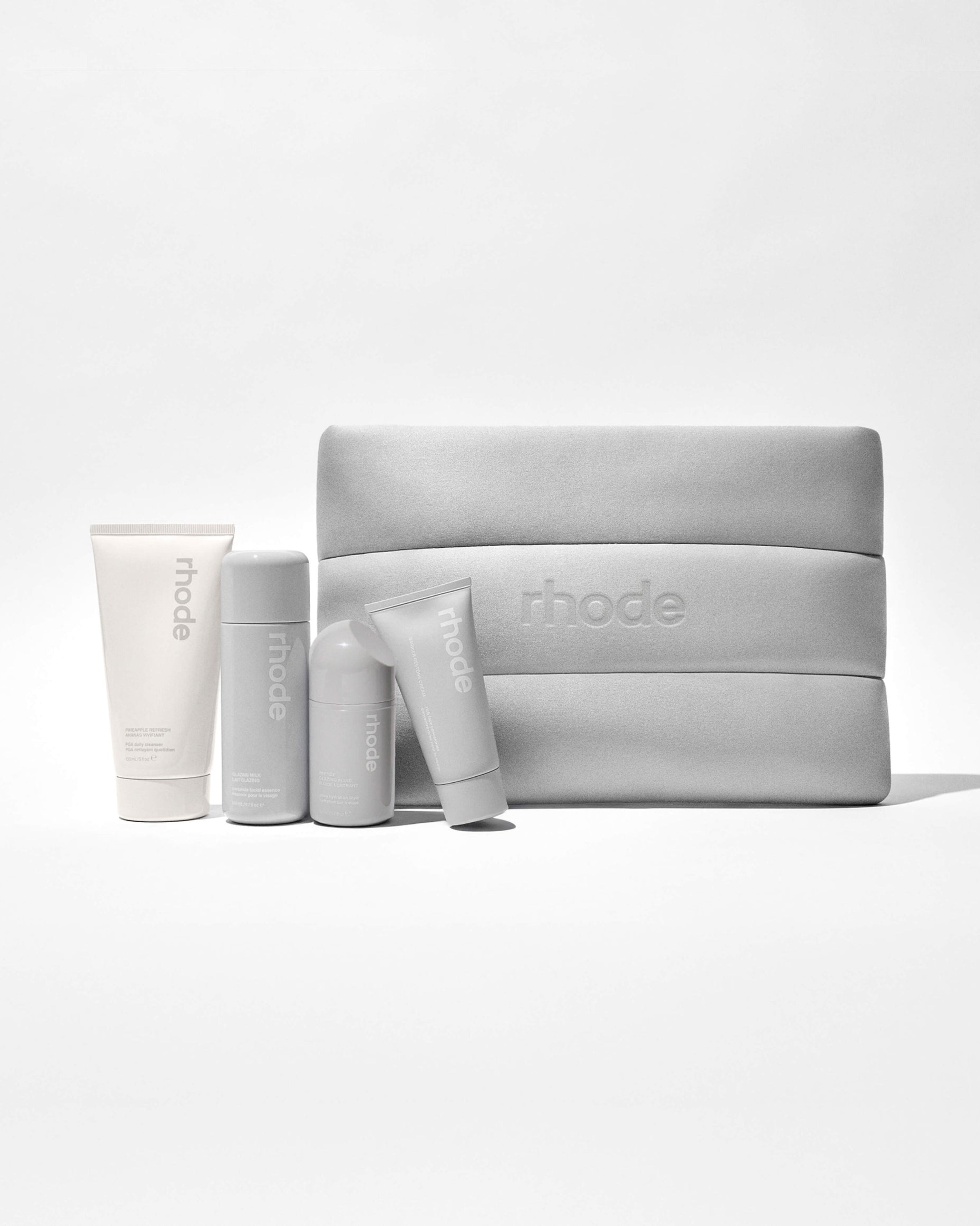 【rhode】THE RHODE KIT (ポーチ付き) rhode】 the rhode kit ☆4種スキンケア + 限定ポーチ付き (rhode skin